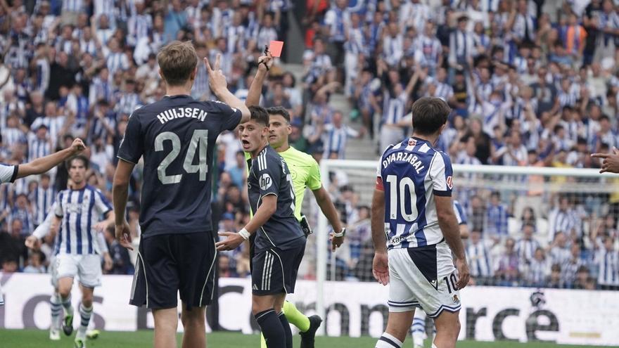 El Real Madrid, “indignado” con el arbitraje de Anoeta