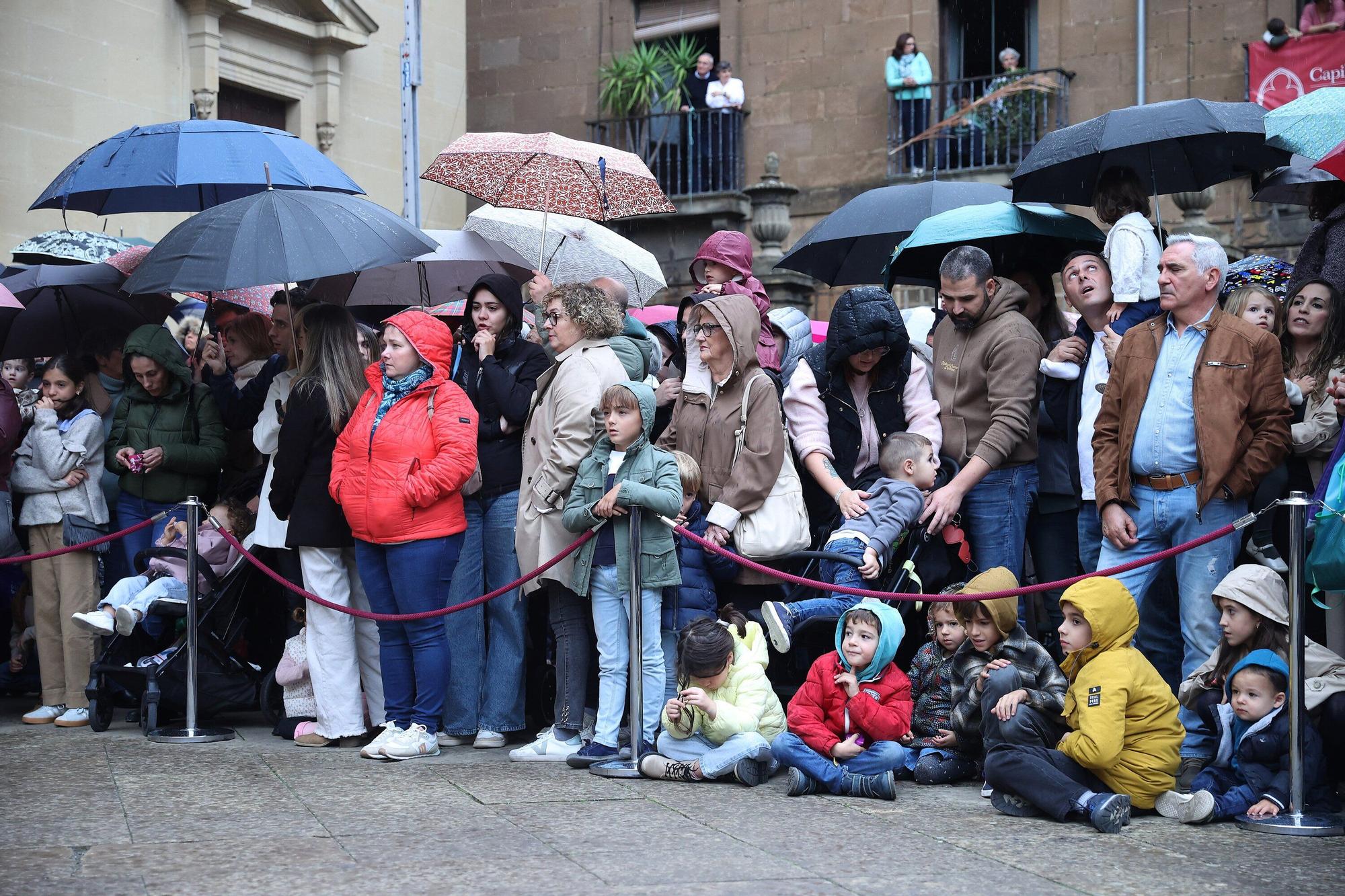 La Catedral de Pamplona presenta en público los gigantes que tuvo hace siglos