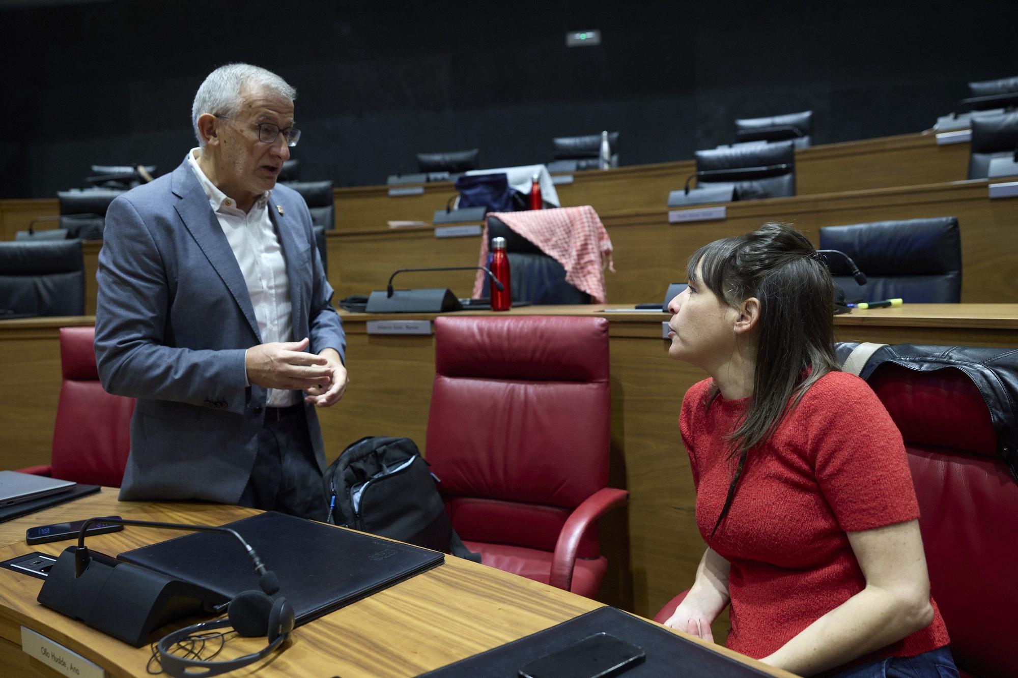 Fotos del pleno del Parlamento de Navarra (jueves 23 de octubre de 2025)