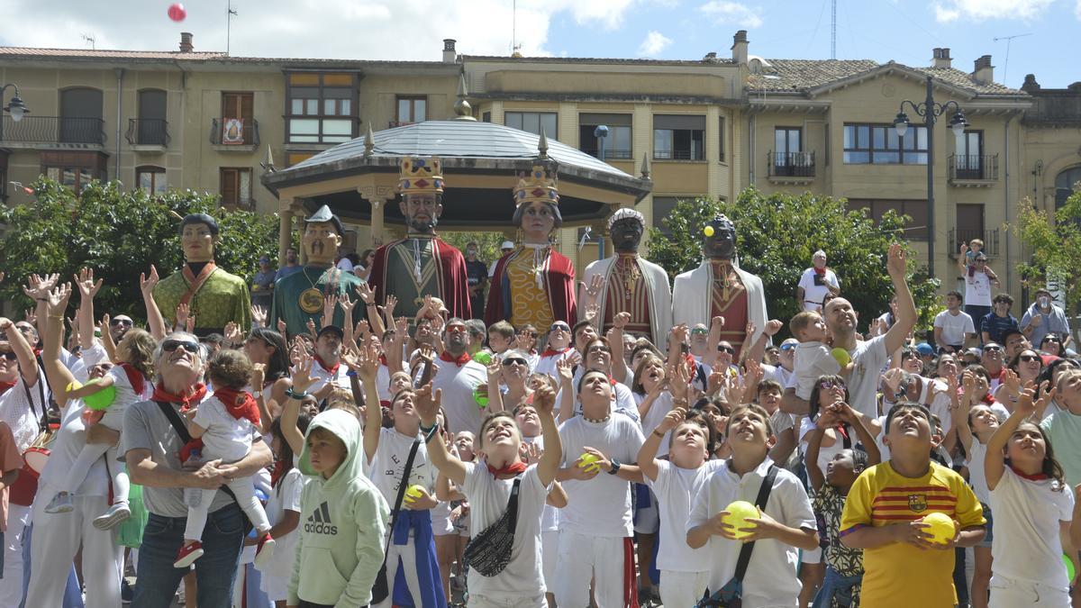 Despedida de la Comparsa de Gigantes y Cabezudos de Tafalla