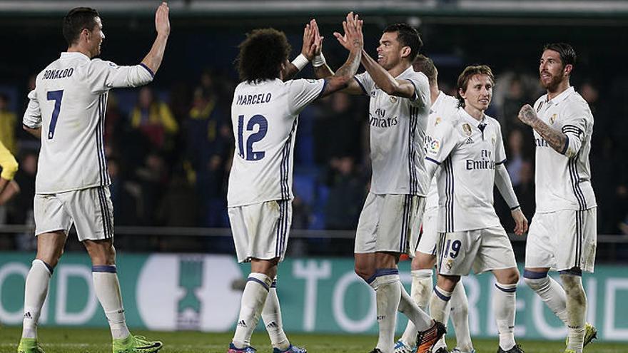 Los jugadores del Real Madrid celebran la remontada.