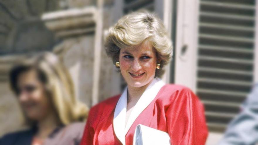 Desentierran en Londres una cápsula del tiempo con objetos de Diana de Gales