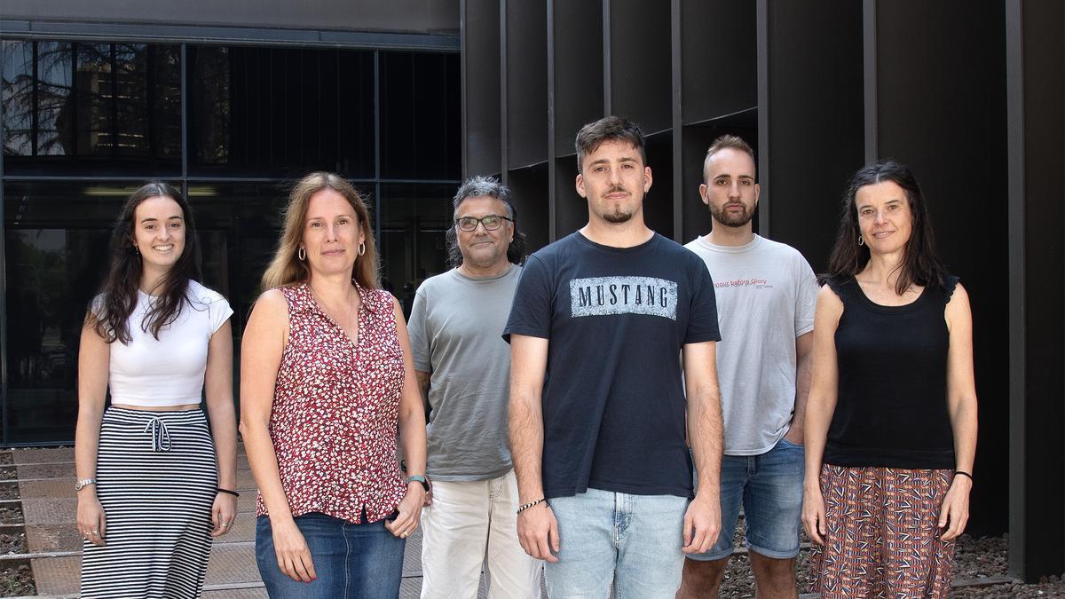 Equipo de Metodología - Evaluación de Servicios Sanitarios de Navarrabiomed. De izquierda a derecha: Janire Etxegia, Mónica Enguita, Julián Librero, Asier Ballesteros, Inaxio Oscoz y Berta Ibáñez. Equipo de Metodología - Evaluación de Servicios Sanitarios de Navarrabiomed. De izquierda a derecha: Janire Etxegia, Mónica Enguita, Julián Librero, Asier Ballesteros, Inaxio Oscoz y Berta Ibáñez.