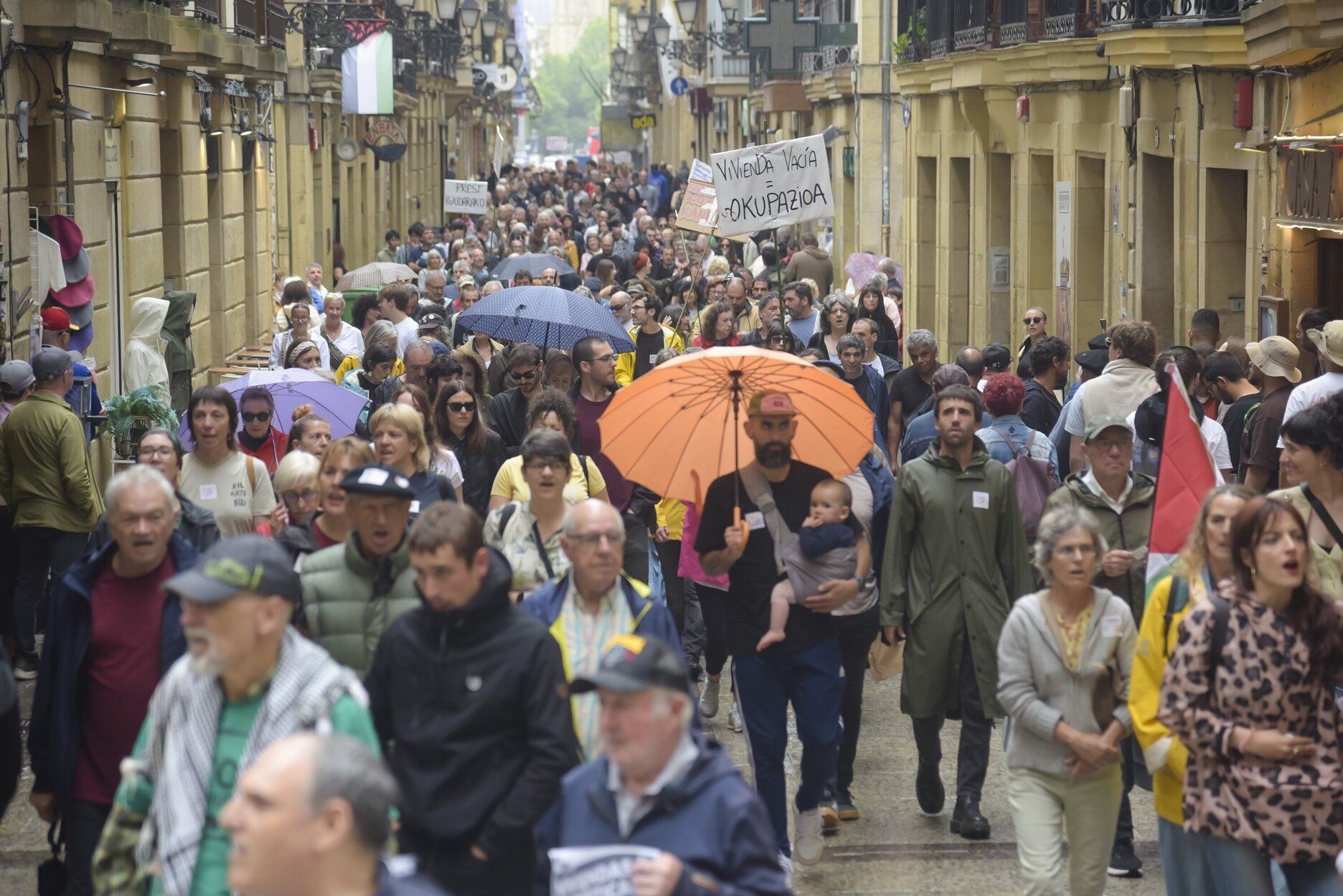 Donostia sale a la calle para protestar en contra de la turistificación