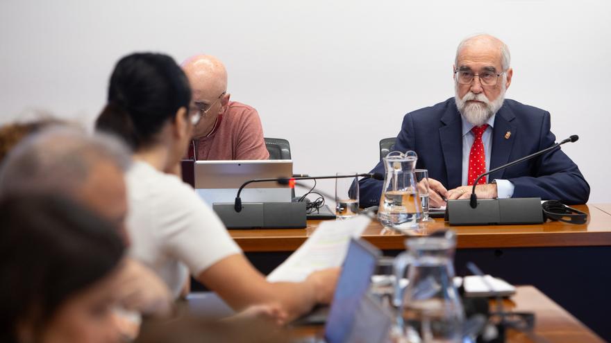 Domínguez trabaja para reducir los contratos sin soporte en Salud