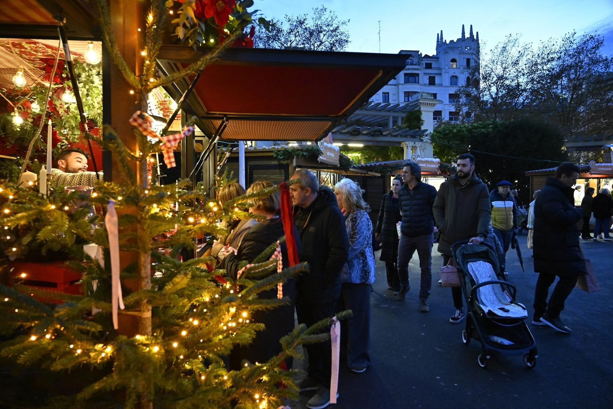 En imágenes: Luz, sonido y tradición, el mercado de Navidad de Bilbao abre sus puertas