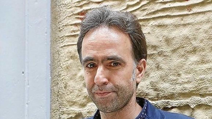 Hamalau ipuin bildu ditu Harkaitz Cano idazleak ‘Beti oporretan’ (Susa) izeneko ipuin-liburuan