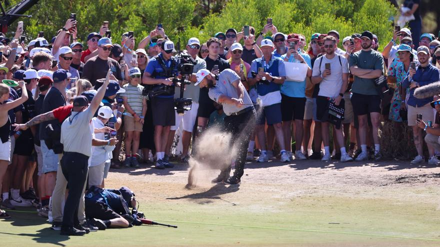 Jon Rahm firma un arranque positivo en el LIV Adelaida