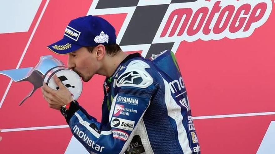 Lorenzo domina la carrera de principio a fin en Cheste