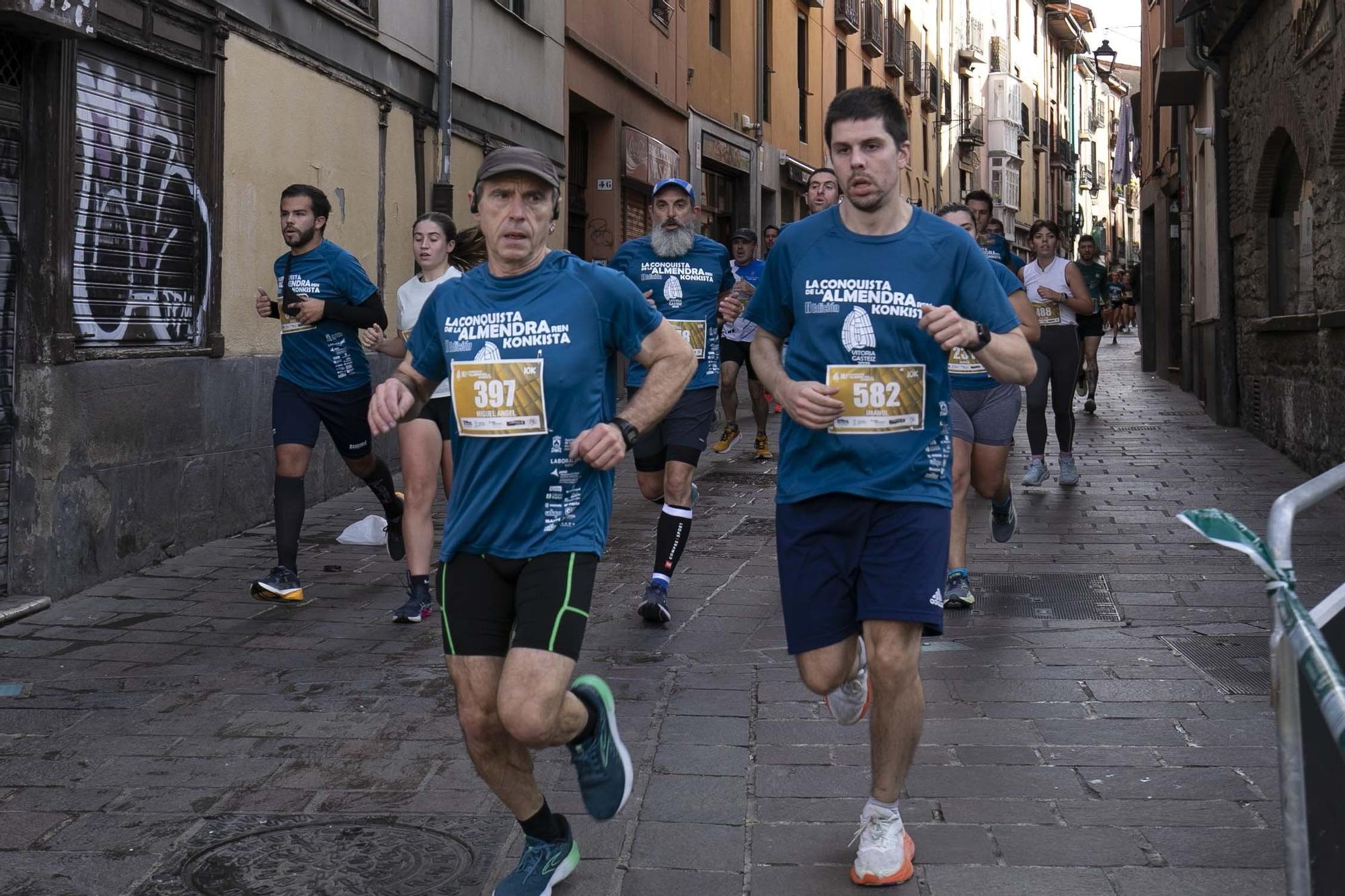 En imágenes: Miles de personas participan en La Conquista de la Almendra