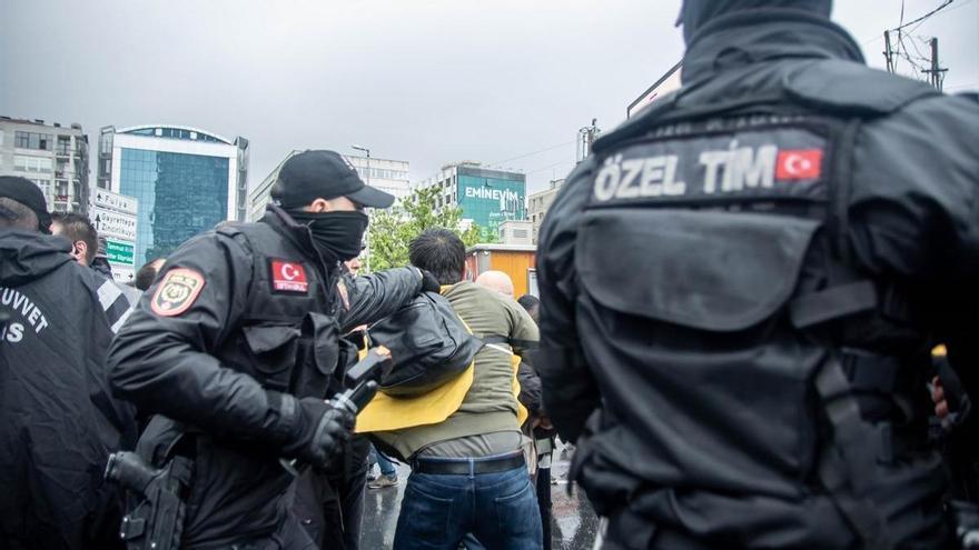 Al menos 39 sospechosos de terrorismo detenidos en Turquía, incluidos periodistas y profesores universitarios
