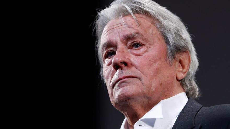 Alain Delon tiene actualmente 86 años.