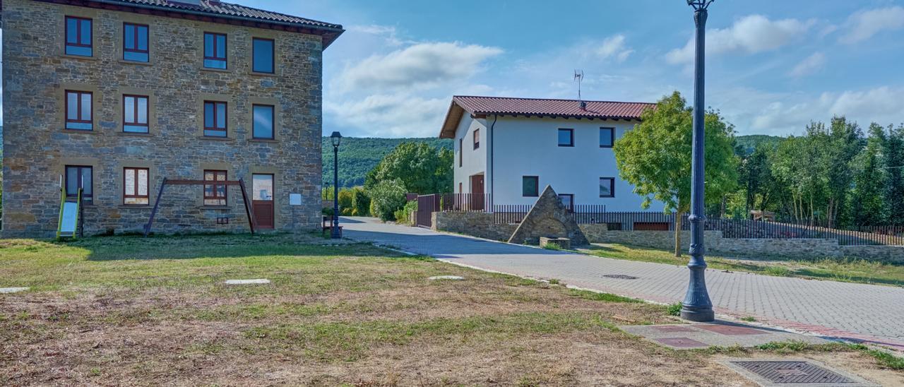 Oportunidad única en el valle de Aranguren: parcela urbanizada de 635 m² lista para tu proyecto