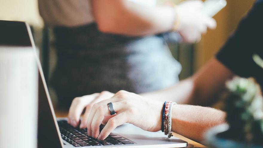 Anuncios en redes sociales utilizan como gancho ayudas reales de la Unión Europea para pedir datos personales