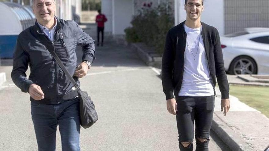 Miguel Merino y Mikel Merino, tras su visita ayer a Tajonar. Miguel Merino y Mikel Merino, tras su visita ayer a Tajonar.