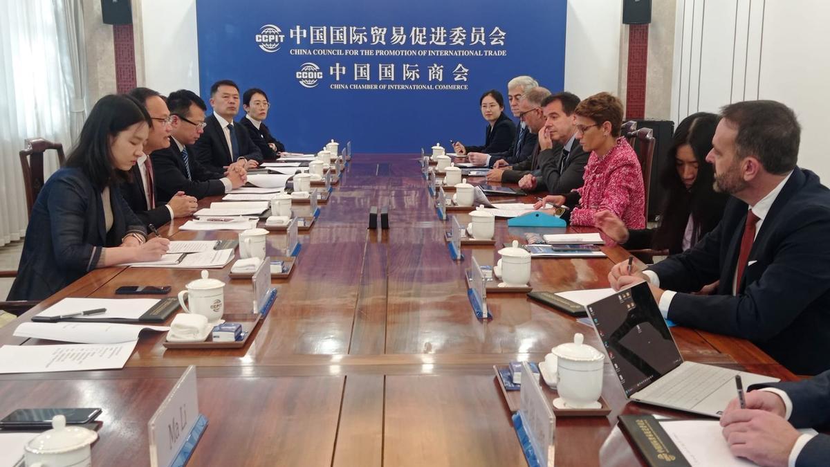 La delegación navarra en la reunión de trabajo en la CCPIT.