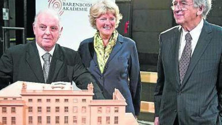Barenboim planta en Berlín su academia musical