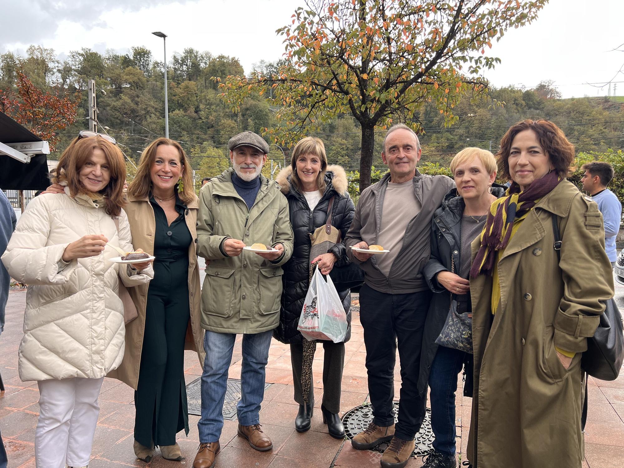 Pese a la lluvia, Beasain disfruta de su morcilla