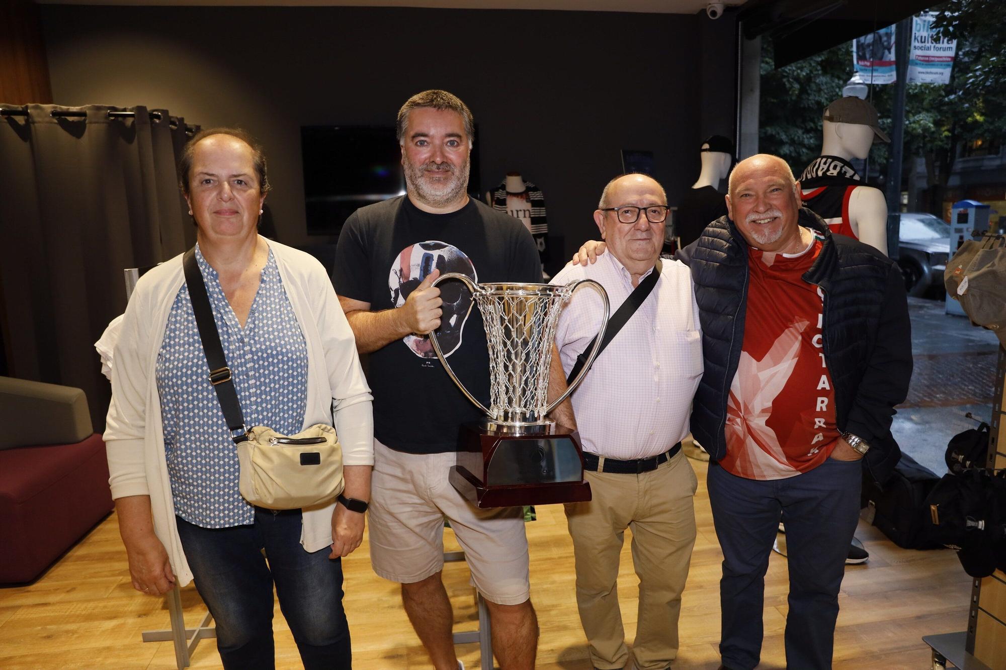 Ángela Azkona, Borja Valbuena, Alex González, del taller de Loitz y Amancio Orega.
