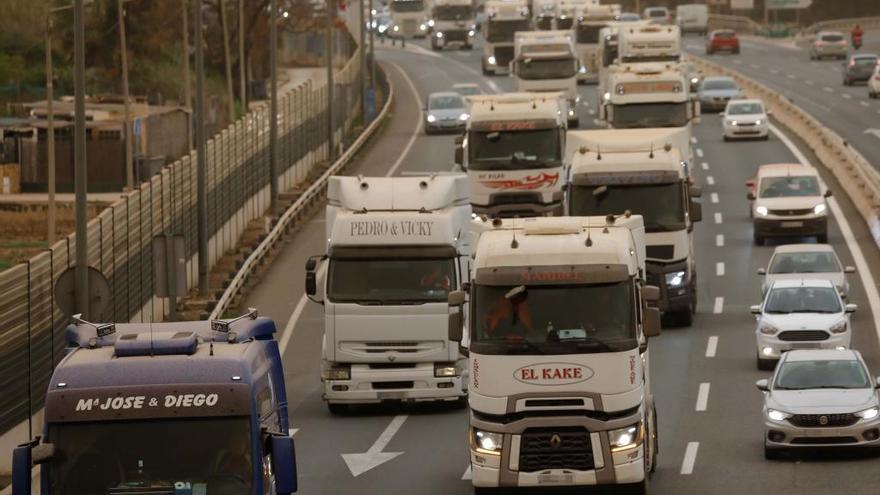 Tercera jornada de la huelga de transportistas en Murcia.