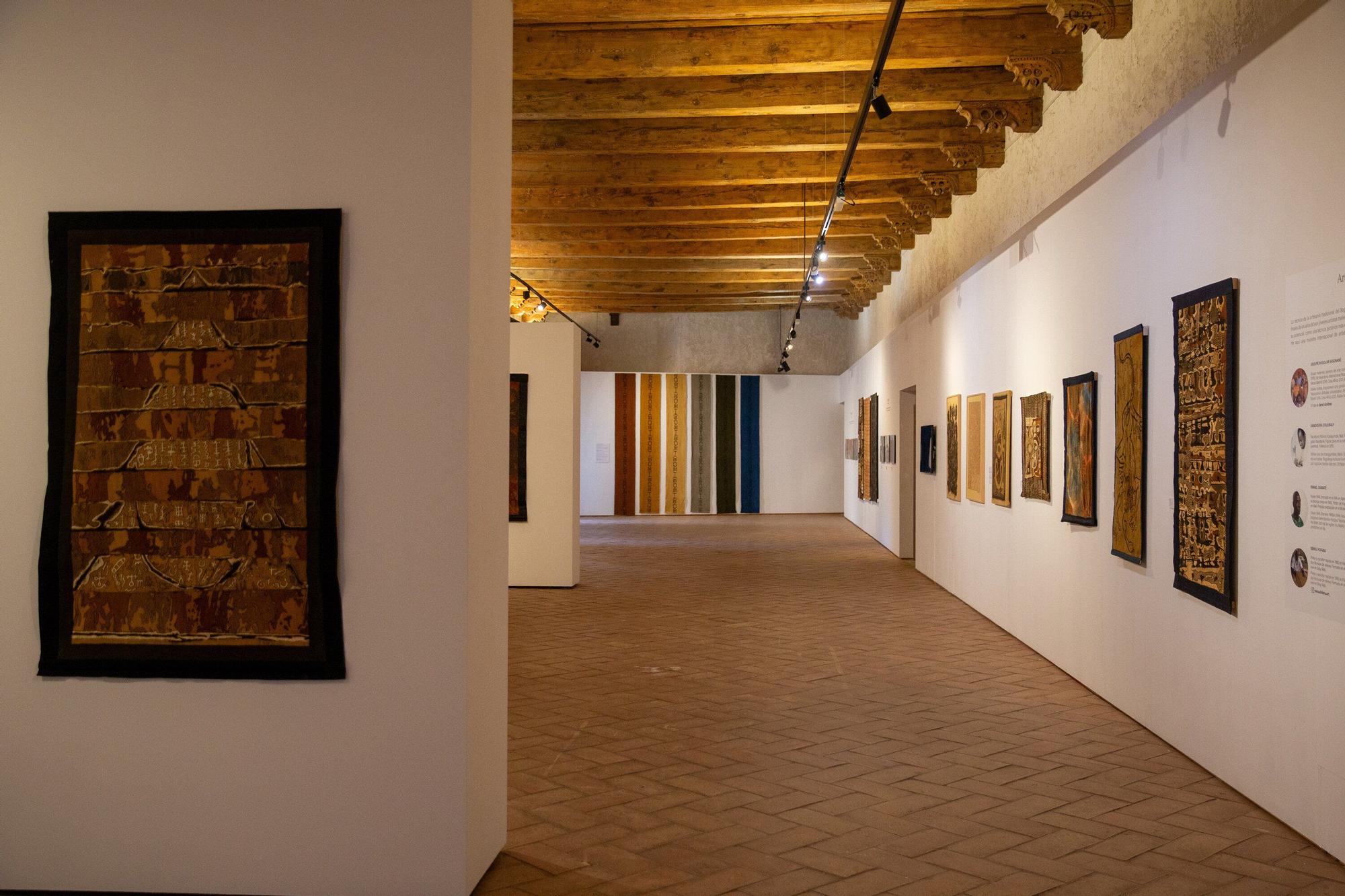 Fotos de la exposición de 'La herencia del Bogolanfini' en el Palacio del Condestable