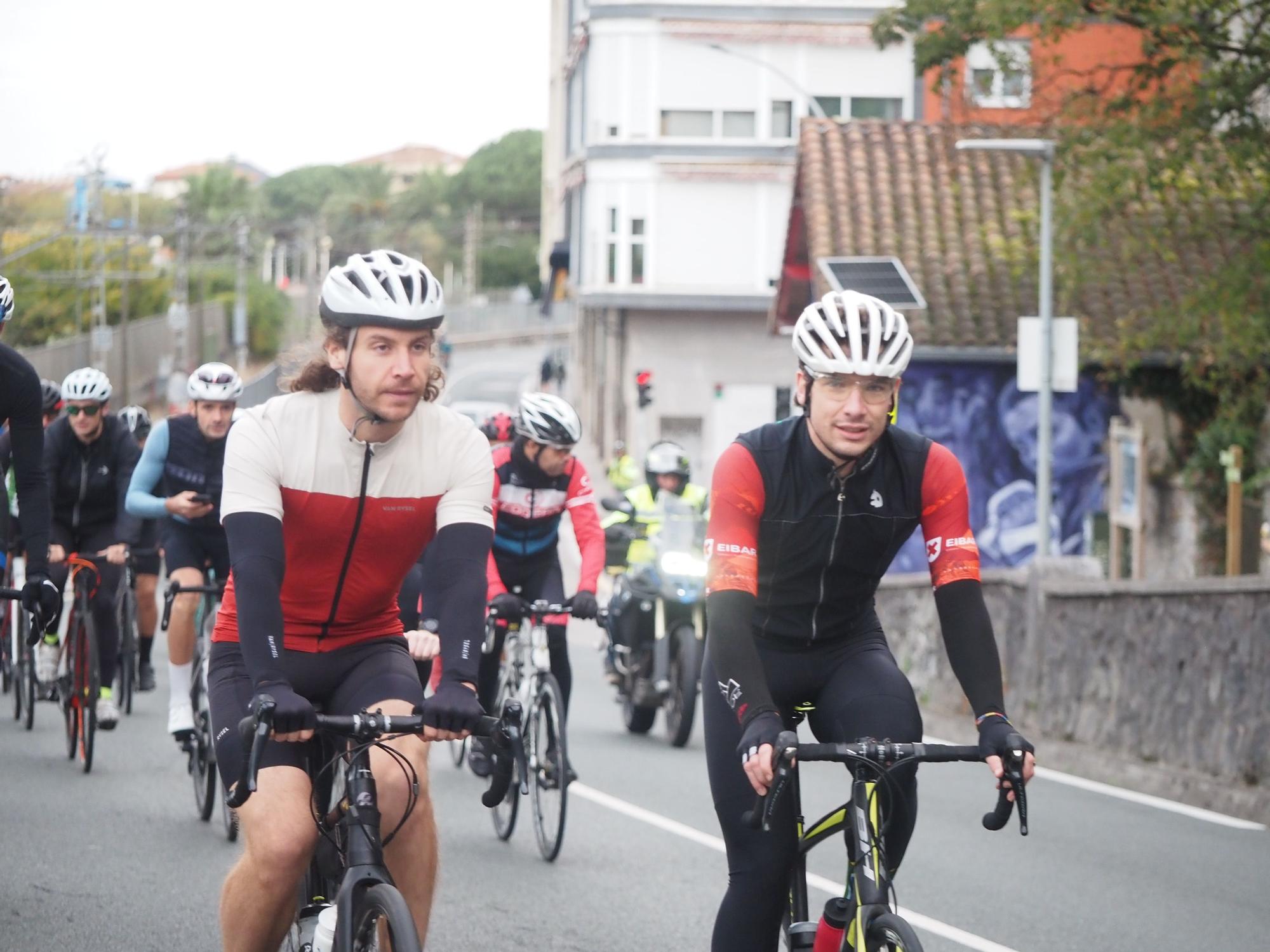 Fiesta ciclista en Deba