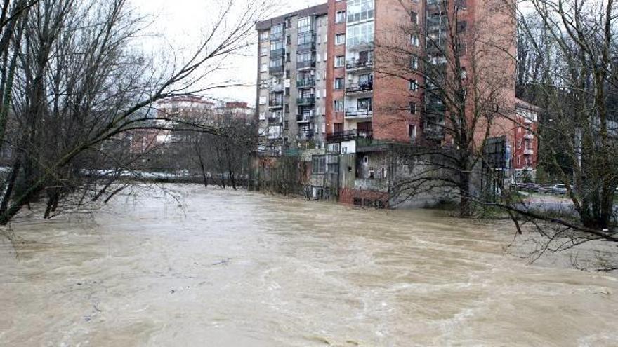 Desbordados los ríos Asua,  Kadagua, Butrón, Ibaizabal y Nervión en Bizkaia