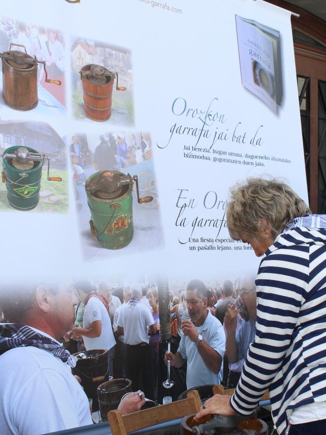 Orozko prepara y degusta su refrescante garrafa por San Antolín