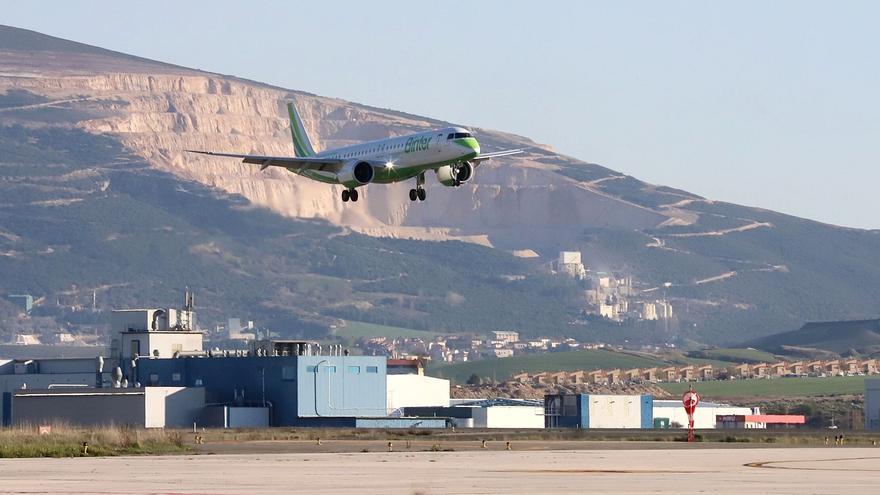 Queda desierta la licitación pública de cuatro vuelos nacionales e internacionales desde el aeropuerto de Noáin