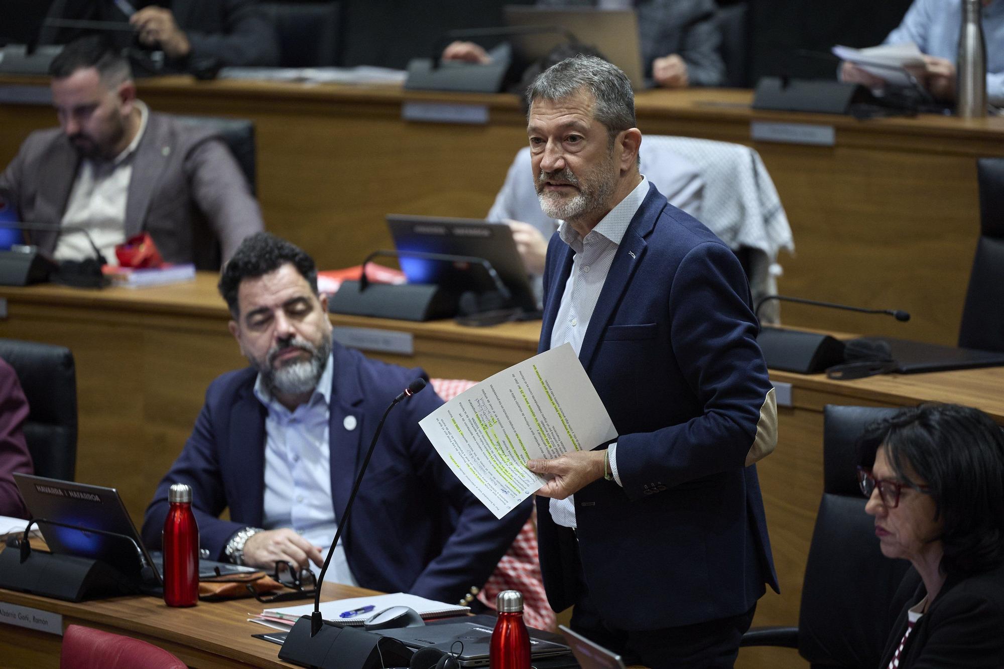 Fotos del pleno del Parlamento de Navarra (jueves 23 de octubre de 2025)