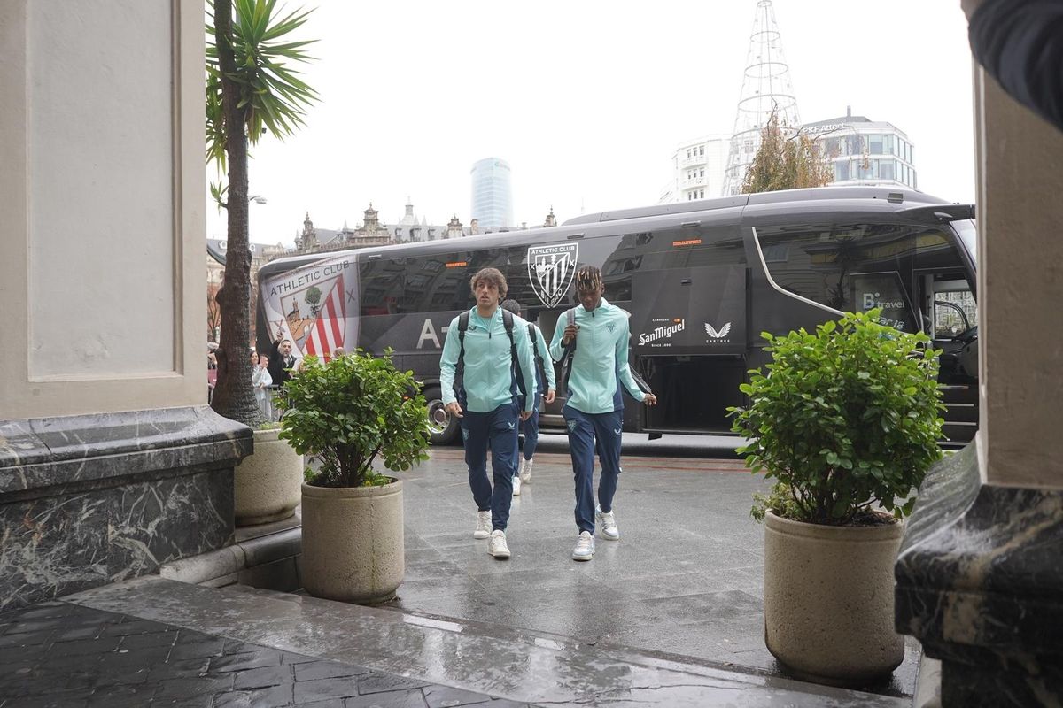 Los jugadores del Athletic llegan al hotel de concentración