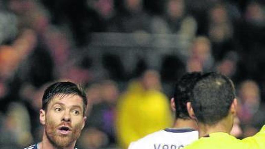 Xabi Alonso estará frente al United