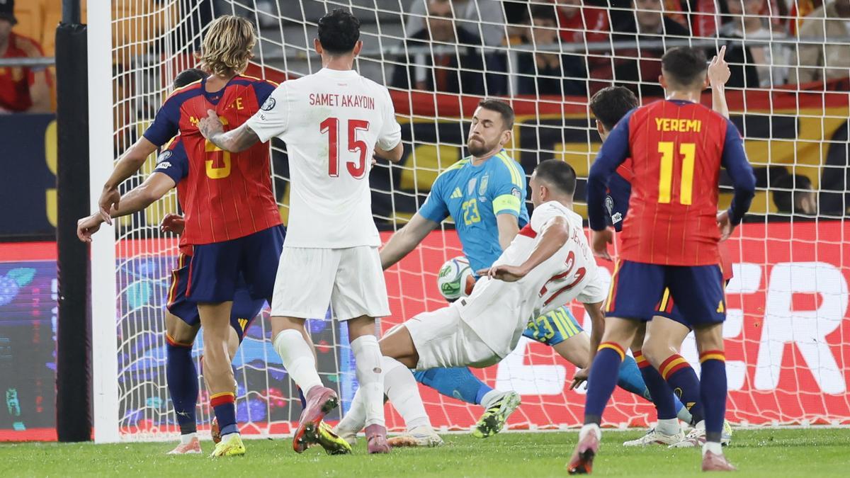Unai Simón, en la jugada que significó el primer gol del combinado.