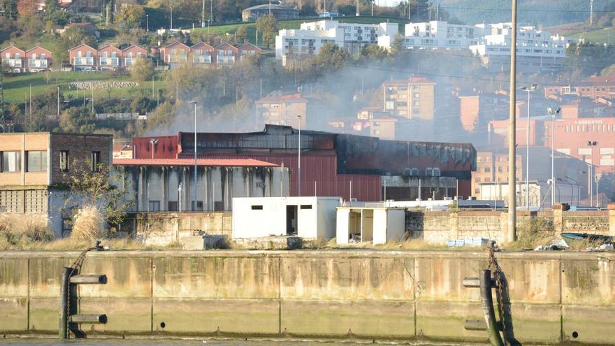 Cuatro desalojados por un incendio en la zona del antiguo matadero de Zorrotza