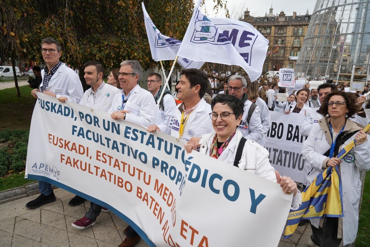 Cientos de médicos piden en Bilbao un estatuto propio que recoja sus particularidades