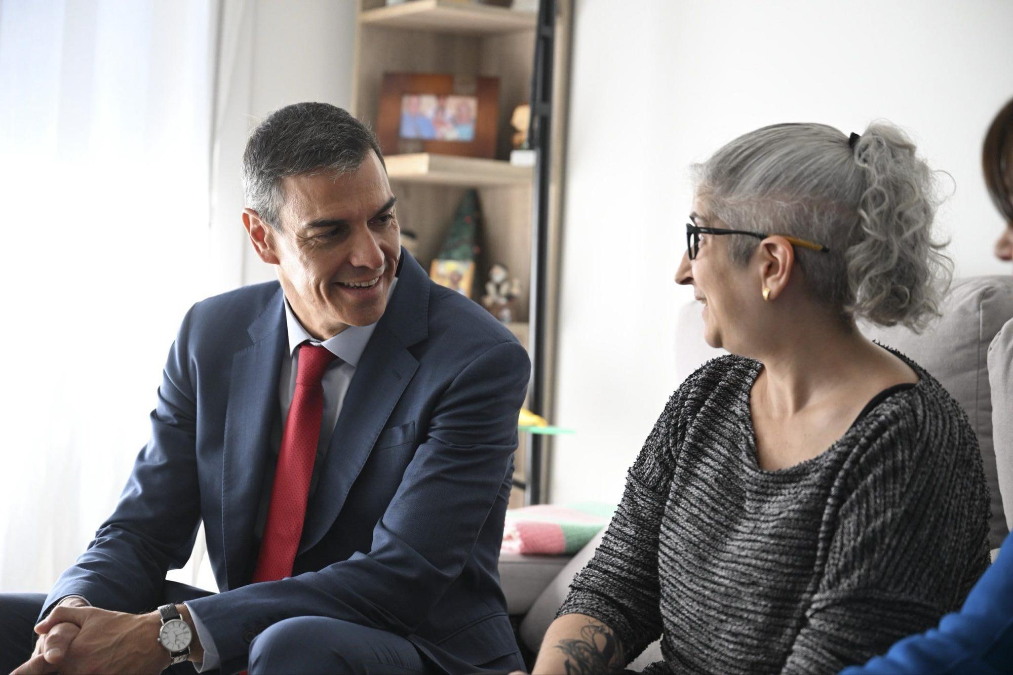 En imágenes: Pedro Sánchez visita una promoción de pisos de alquiler social en Arkaiate