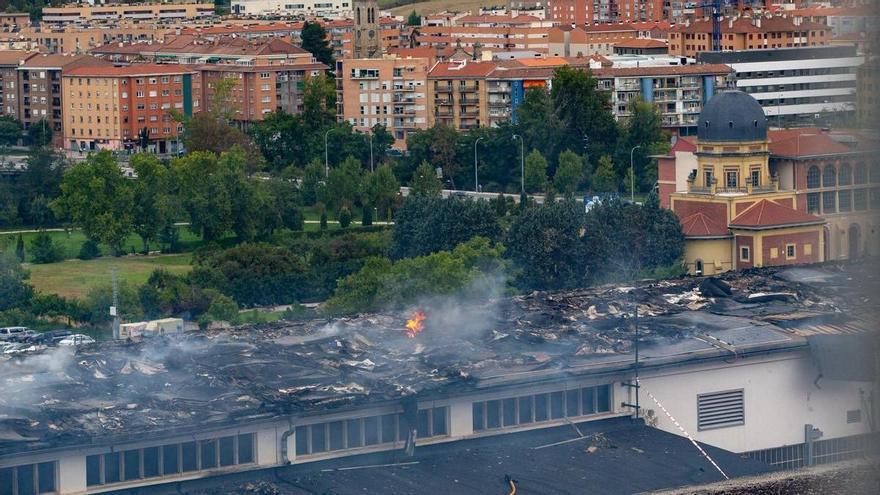 Un bombero explica el motivo por el que las llamas adquirieron gran dimensión