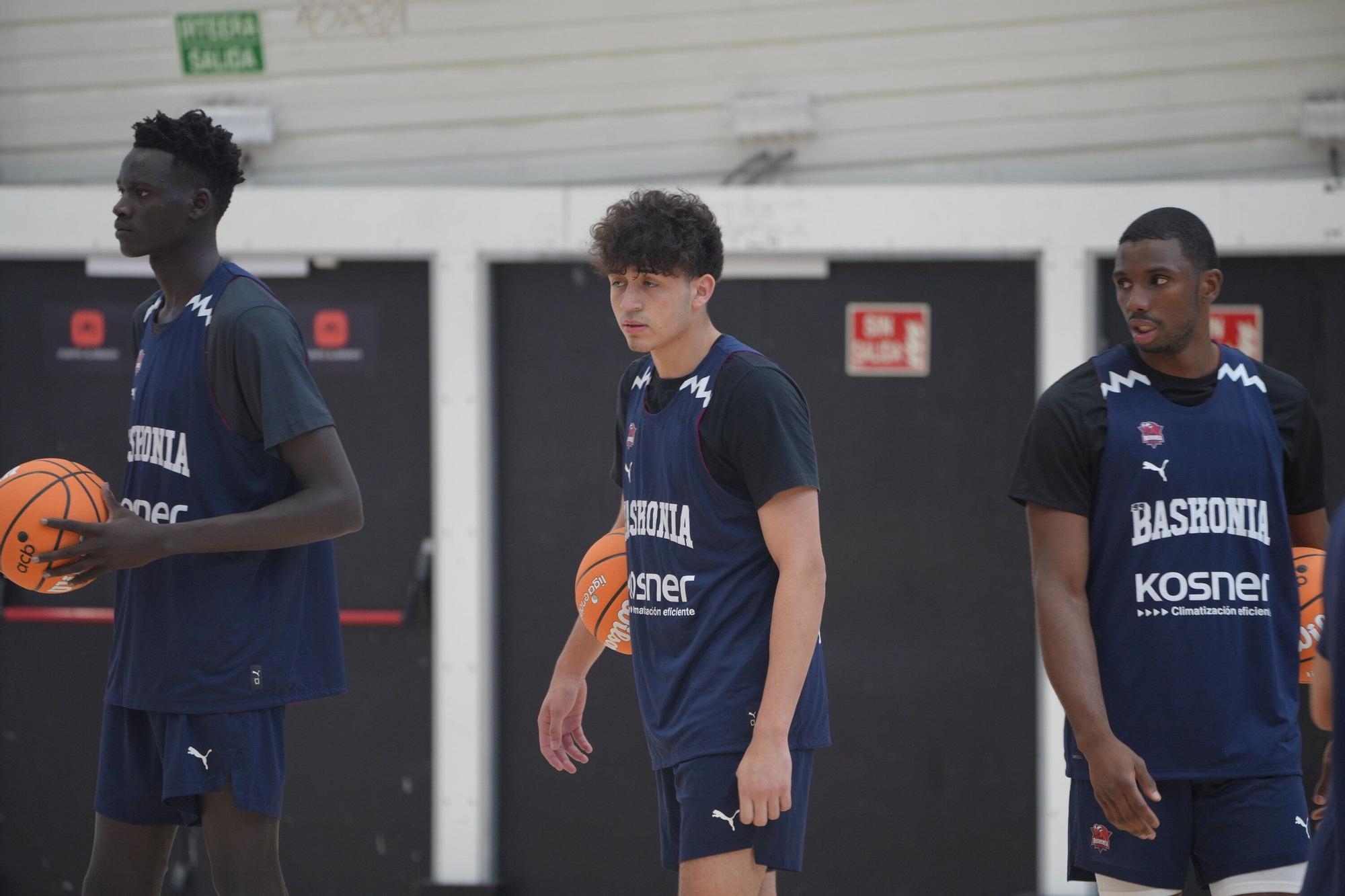 En imágenes: Así entrena el Baskonia bajo las órdenes de Galbiati