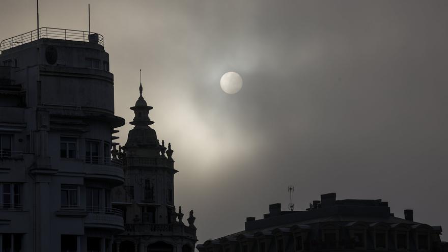 Euskadi activa este viernes avisos amarillos por altas temperaturas, y por precipitaciones intensas este sábado