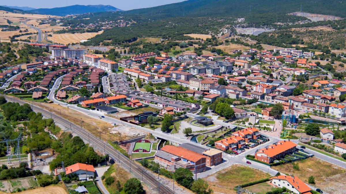 Vista aérea de la localidad de Nanclares de la Oca, la de mayor población de Iruña de Oca