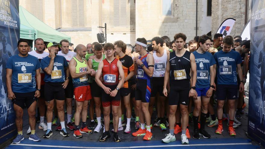 En imágenes: Miles de personas participan en La Conquista de la Almendra