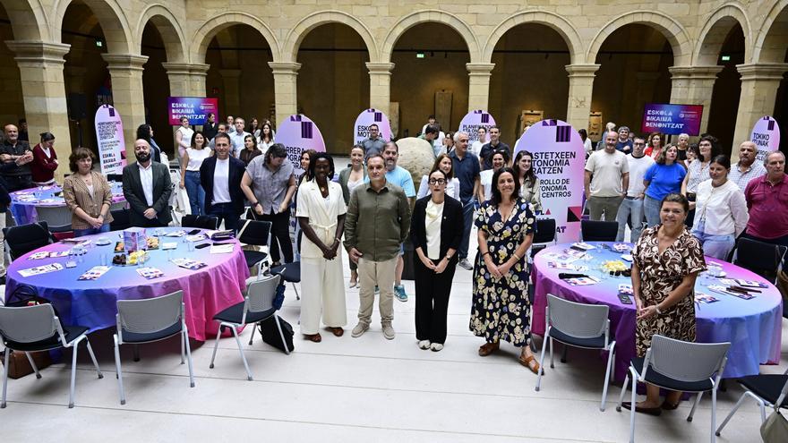 Un centenar de agentes educativos firman la hoja de ruta contra la segregación escolar