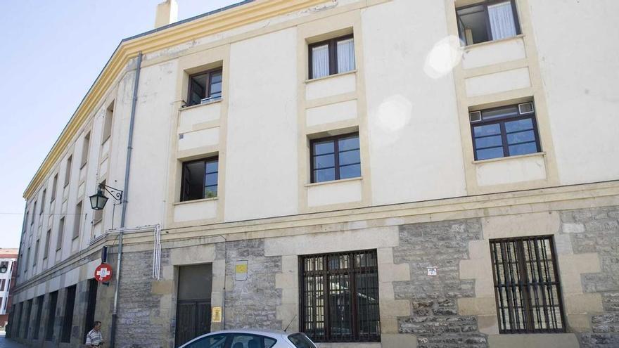 Cien personas sin hogar acuden a diario al centro de día Estrada