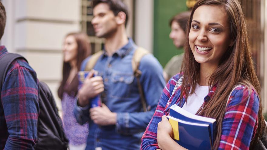 ¿Estás pensando en opositar para el sector educativo? Elduaien te acompaña en tu preparación con la flexibilidad que necesitas