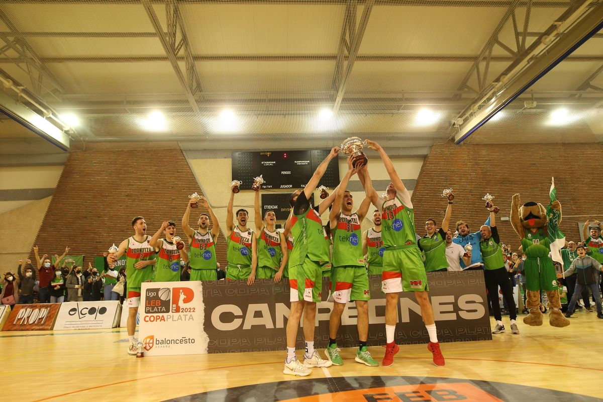 Zornotza Saskibaloi Taldea por el título de Copa en Liga LEB.