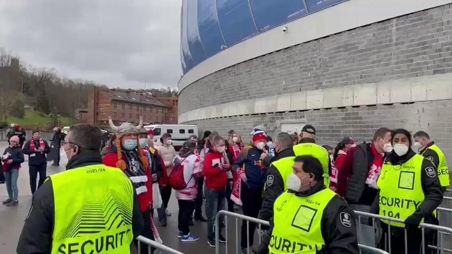 Aficionados del Lepizig entrando en Anoeta