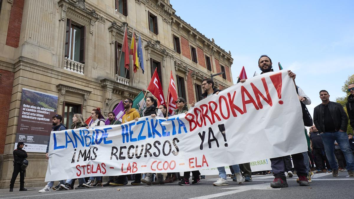 Manifestación de profesores y estudiantes de FP en Pamplona el segundo día de huelga