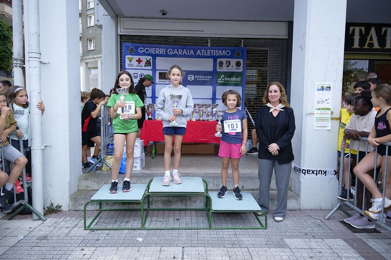 Castellers, gigantes y carrera popular en las Agorreko Santikutzak de Legazpi