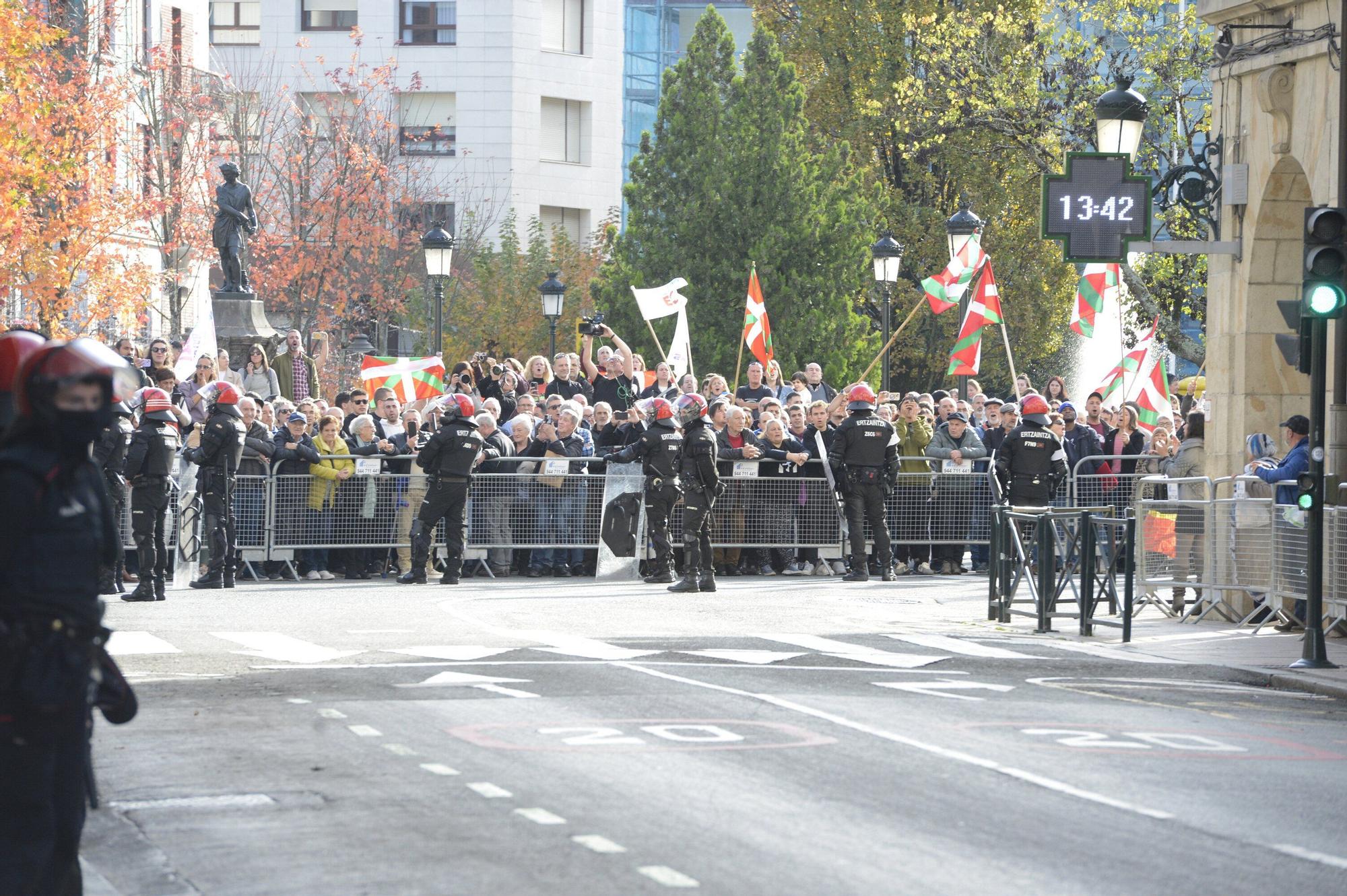 Protestas en Gernika por la visita de Felipe VI