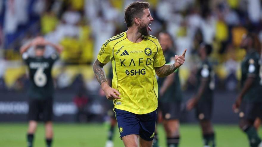 Monumental bronca de Íñigo Martínez con su entrenador en el Al-Nassr